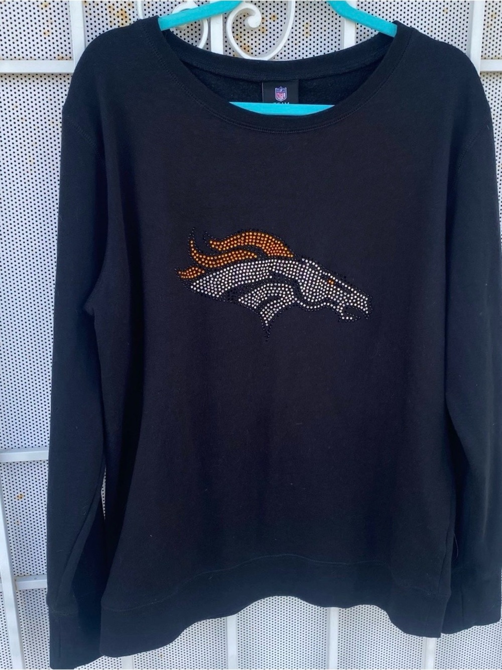NFL team Apparel XL Denver Broncos rhinestone embellished L/S pullon Sweatshirt